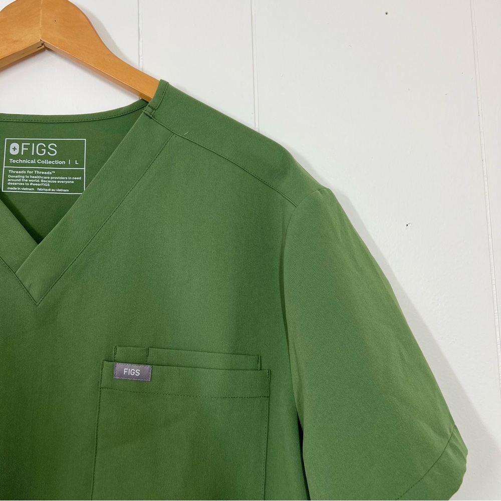 Figs Green Leon Scrub Top - Picture 3 of 15
